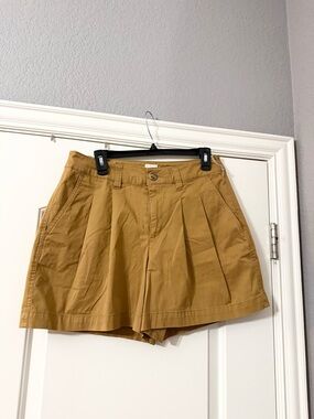 a new day Pleated High-Waist Shorts in Tan